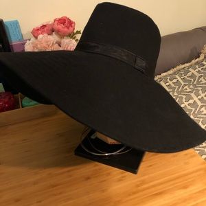 Wide brim fedora hat